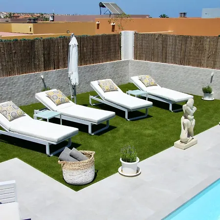 Mit Pool Fuer 2 Personen Und 4 By Interhome בית נופש La Guirra