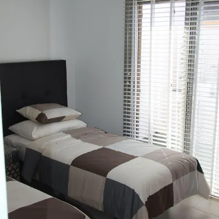 Mit Pool Fuer 2 Personen Und 4 By Interhome בית נופש