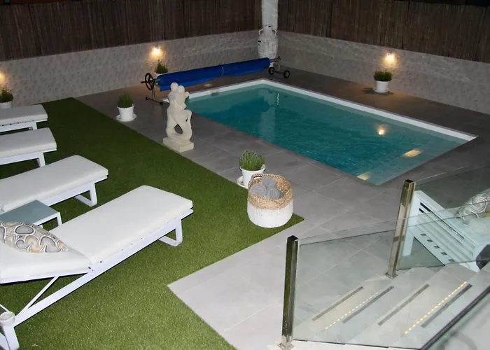 Mit Pool Fuer 2 Personen Und 4 By Interhome *